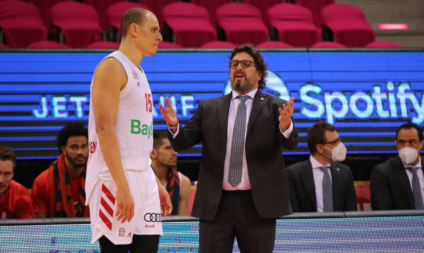 一直秉持着 一直秉持着